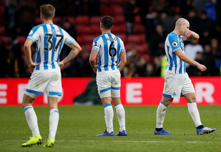 Primary KeywordPremier League Secondary Keyworddự đoán sbobet nhận định West Ham vs Huddersfield cập nhật Premier League 2019 Article Title VNPremier League West Ham vs Huddersfield: Khó khăn cho Huddersfield! Article Title EnglishPremier League West Ham vs Huddersfield: A challenging match for Huddersfield! Premier League West Ham vs Huddersfield: Khó khăn cho Huddersfield! West Ham vs Huddersfield Cùng dự đoán Sbobet đánh giá trận West Ham vs Huddersfield, 23:00 ngày 16/03 (GMT+8) và cập nhật Premier League 2019! West Ham cần thêm 1 điểm nữa để chính thức trụ hạng thành công, trong khi cơ hội đó đối với Huddersfield gần như không còn. Do vậy, trận đấu tới có lẽ sẽ chỉ có một đội chơi hết mình. Những điểm đáng chú ý West Ham đang có thành tích ghi bàn không đế nỗi tồi. Sau 30 vòng đấu, họ cũng có được 37 bàn thắng. Song, cũng có đến 43 lần đội bóng này để thủng lưới. Trong quá khứ, có 3 lần đội bóng này đối đầu với đối thủ Huddersfield. Trong cả 3 trận đấu đó, họ đều có được bàn thắng. Thậm chí, 2/3 trận này họ ghi được từ 2 bàn thắng trở lên. Trong 10 trận đấu gần đây nhất của mình, có 6 trận West Ham ghi được bàn thắng. Trong đó, có 3 trận họ ghi được từ 2 bàn trở lên. Song, cũng có đến 8/10 trận này họ để thủng lưới. Trên sân nhà, đến 8/10 trận họ có bàn với 6 trong số đó là từ 2 bàn thắng trở lên. Song, cũng có 7/10 trận này họ thủng lưới. 1 Theo các nhận định West Ham vs Huddersfield, trong khi đó, Huddersfield Town đang là đội bóng gây thất vọng nhất giải đấu, đặc biệt là ở hàng công. Sau 30 vòng đấu, chỉ vỏn vẹn 15 lần họ có được bàn thắng. Thế nhưng, lại có đến 53 lần họ để thủng lưới. Trong 3 lần đối đầu với đối thủ thành London này, có 2 trận họ có bàn nhưng cả 2 trận họ chỉ đều ghi được 1 bàn. Trong 10 trận đấu gần đây nhất của mình, chỉ vỏn vẹn 2 trận Huddersfield có được bàn thắng, 1 thành tích hết sức tồi tệ. Trong khi đó, có đến 8/10 trận này họ thủng lưới với 5 trong số đó là từ 2 bàn thua trở lên. Trên sân khách, cũng chỉ 3/10 trận gần nhất họ có bàn. Song, cũng có 8/10 trận này họ thủng lưới với 4 trong số đó là từ 2 bàn thua trở lên. West Ham đang đứng thứ 9 trên bảng xếp hạng với 39 điểm sau 30 vòng đấu của Ngoại hạng Anh. Ở 3 lần đối đầu trước đây với đội khách, cả 3 lần họ đều bất bại với 2 trong số đó là những chiến thắng. Cả 2 chiến thắng này, đội chủ sân London đều thắng với cách biệt 2 bàn trở lên. Điều này cho thấy cả năng thắng đậm của họ trong trận này là khá cao. Trong 10 trận đấu gần đây nhất của mình, có 3 trận West Ham giành được chiến thắng. Đáng chú ý khi 2/3 chiến thắng này, họ đều thắng cách biệt 2 bàn trở lên. Ngoài ra, 2/3 trận đó họ cũng giữ sạch lưới. Trên sân nhà, đến 6/10 trận gần nhất West Ham giành chiến thắng. Đến 4 trong số đó họ thắng cách biệt 2 bàn trở lên. 2 Theo các nhận định West Ham vs Huddersfield, trong khi đó, Huddersfield Town đang là đội bóng đội sổ cả giải đấu và có nguy cơ cao nhất phải xuống hạng ở mùa giải sau. Sau 30 vòng đấu, đội bóng này chỉ có được vỏn vẹn 14 điểm. Họ còn cách nhóm an toàn đến 16 điểm, 1 con số quá lớn với thực lực của họ hiện tại khi chỉ còn 8 vòng đấu nữa mọi chuyện sẽ kết thúc. Trong 3 lần đối đầu với West Ham, thành tích tốt nhất của họ chỉ là 1 trận hòa hồi đầu mùa. Trong 10 trận đấu gần đây nhất của mình, đến 8 trận Huddersfield để thua. Đáng chú ý khi đến 4 trong số đó họ thua cách biệt 2 bàn. Ngoài ra, 7/8 trận thua này họ đều không có bàn. Trên sân khách, đến 8/9 trận gần nhất họ thua trận. 3 trong số đó Huddersfield thua với cách biệt 2 bàn trở lên. Đội hình dự kiến giữa 2 đội West Ham vs Huddersfield Town West Ham: Fabianski, Cresswell, Ogbonna, Diop, Fredericks, Rice, Felipe Anderson, Lanzini, Noble, Snodgrass, Chicharito. Huddersfield Town: Lossl, Durm, Schindler, Zanka, Bacuna, Billing, Gorenc-Stankovic, Mooy, Pritchard, Mounie, Kachunga. Lịch sử thi đấu 3 trận gần nhất 2 đội gặp nhau: West Ham thắng 2, hòa 1 West Ham mới để thủng lưới 4 lần trong 6 trận đấu gần nhất chơi trên sân nhà Huddersfield mới giành được 1 chiến thắng trên sân khách kể từ đầu giải Tip cược LỰA CHỌN TỐI ƯU: Chọn Xỉu (Under) kèo 2.5@0.87 *** (23h00 16/03 GMT+8) Theo các nhận định West Ham vs Huddersfield, Huddersfield Town có thành tích đối đầu tích cực trước West Ham, nhưng thực tế West Ham United đã thành công hơn nhiều trong lịch sử đối đầu gần đây nhất khi thắng 2 và hòa 1 trong 3 lần đối đầu với Terrier. Và việc phải hành quân đến sân nhà của West Ham ngày hôm nay được xem là một khó khăn với Huddersfield Town. Meta Description Cùng dự đoán Sbobet đánh giá trận West Ham vs Huddersfield, 23:00 ngày 16/03 (GMT+8) và cập nhật Premier League 2019! 1st Image Request (English) A picture of West Ham Image Title in Vietnamese Premier League: West Ham mới để thủng lưới 4 lần trong 6 trận đấu gần nhất chơi trên sân nhà Image Caption in Vietnamese West Ham United đã thành công hơn nhiều trong lịch sử đối đầu gần đây nhất Image Alt Text in Vietnamese Premier League: West Ham đang đứng thứ 9 trên bảng xếp hạng với 39 điểm 2nd Image Request (English) A picture of Huddersfield Image Title in Vietnamese Premier League: Huddersfield Town có thành tích đối đầu tích cực trước West Ham Image Caption in Vietnamese Huddersfield Town đang là đội bóng gây thất vọng nhất giải đấu Image Alt Text in Vietnamese Premier League: Huddersfield mới giành được 1 chiến thắng trên sân khách kể từ đầu giải Outbound Link 1 URL https://www.bbc.com/sport/football/teams/west-ham-united Outbount Link 1 Anchor Text West Ham đang có thành tích ghi bàn không đế nỗi tồi Outbound Link 2 URL https://www.bbc.com/sport/football/teams/huddersfield-town Outbount Link 2 Anchor Text Huddersfield Town đang là đội bóng đội sổ cả giải Internal Link 1 URL https://www.sportindonews.com/premier-league/ Iternal Link 1 Anchor Text Premier League 2019 Internal Link 2 URL https://www.sportindonews.com/vi/tag/huddersfield-town-vi/ Iternal Link 2 Anchor Text các nhận định West Ham vs Huddersfield Tags /3 West Ham, Huddersfield FB Caption in Vietnamese ⚽ West Ham vs Huddersfield: Hành quân đến sân nhà của West Ham được xem là một khó khăn với Huddersfield Town!