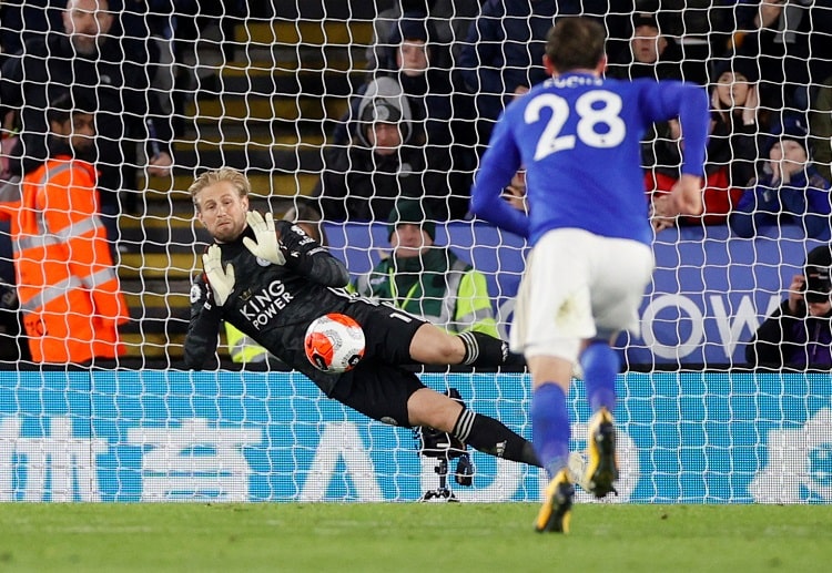 Leicester City goalkeeper Kasper Schmeichel has 10 clean sheets in the Premier League at the moment