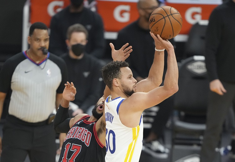 Stephen Curry led the Warriors to a win against the Bulls as they continue to fight for a post in the NBA Playoffs