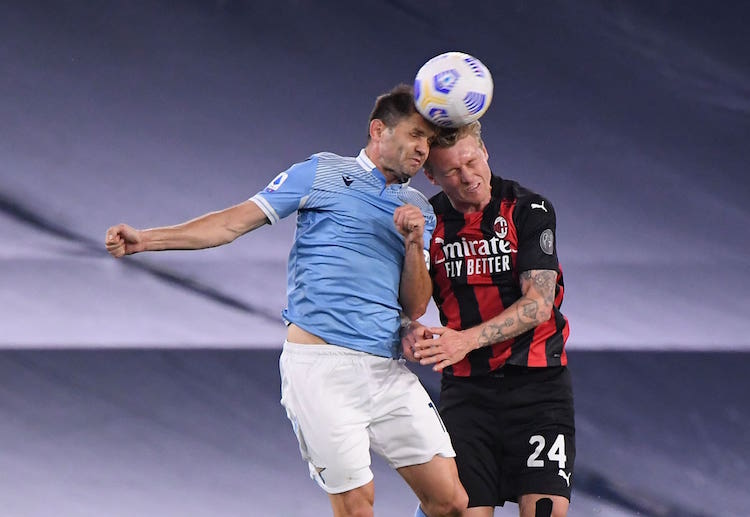 意甲 米兰 的凯西传球到禁区