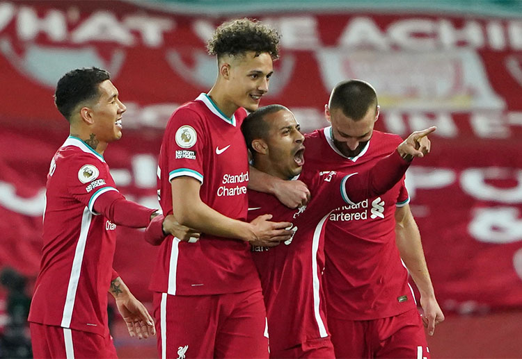 Premier League: hiện tại, Liverpool đang có được 57 điểm sau 34 trận đã đấu, kém top 4 tới 7 điểm nhưng đá ít hơn 1 trận.
