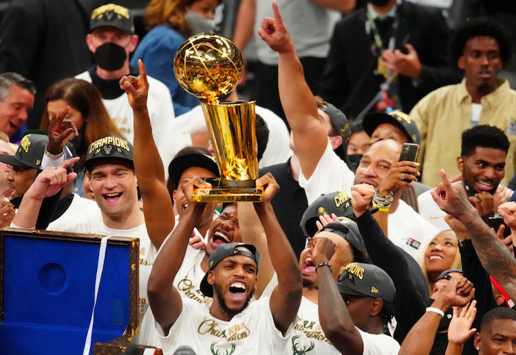 Kết quả Finals NBA 2021 Milwaukee Bucks 105 – 98 Phoenix Suns.