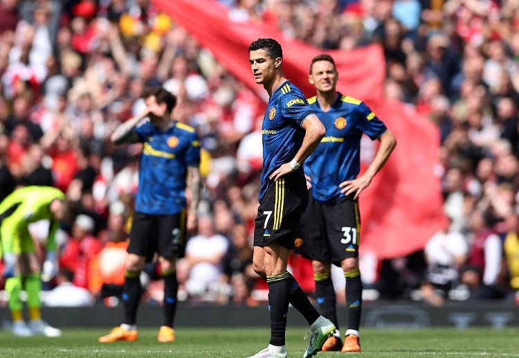 လစ်ဗာပူးလ်၊ အာဆင်နယ် တို့နဲ့ ကစားခဲ့တဲ့ ပရီးမီးယားလိဂ် ၂ ပွဲဆက် ရှုံးနိမ့်ခဲ့ရတဲ့ ယူနိုက်တက် ကတော့ အဆင့် ၆ နေရာကို ပြန်ဆင်းခဲ့ရပြီး ဒီပုံ အတိုင်း ဆိုရင် ယူရိုပါလိဂ် ဝင်ခွင့် အတွက်ပါ စိုးရိမ်စရာ ရှိနေခဲ့ပြီလို့ ပြောလို့ ရပါတယ်။