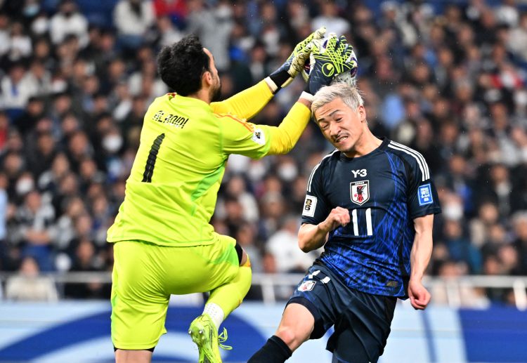 世预赛 日本队直塞助攻，前田大然单刀突进，射门憾中门框。