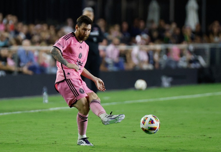 မက်ဆီဟာ လာလီဂါ ကလပ် ဘာစီလိုနာရဲ့ နာမည်ကျော် လာမာစီယာ အကယ်ဒမီထွက် ဖြစ်ပြီး ပြိုင်ပွဲစုံ ၇၆၅ ပွဲ ကစားကာ ၆၆၆ ဂိုး သွင်းယူခဲ့သူ ဖြစ်ပါတယ်။