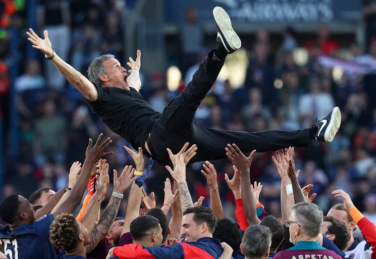 法甲联赛 恩里克率领巴黎圣日尔曼再次夺冠，这是这位西班牙教头本赛季继法国超级杯后赢得的又一项荣誉。