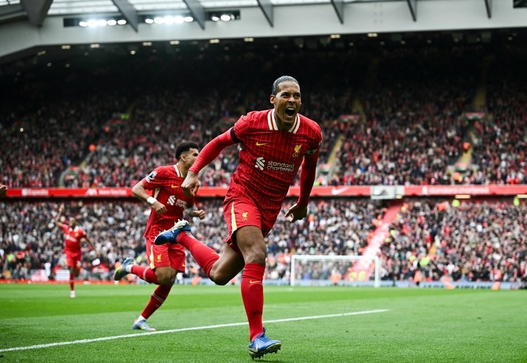 英超联赛 范戴克在第89分钟挺身而出，用一记头球攻入制胜球，助利物浦2比1险胜西汉姆联，弥补了此前的失误。