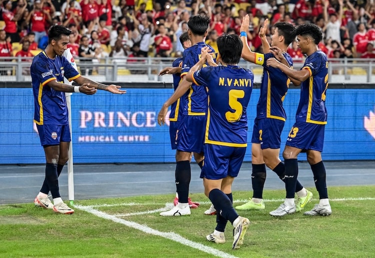 မောင်မောင်လွင် အကြောင်း ပြောပြီးတဲ့ နောက်မှာတော့ ပရီးမီးယားလိဂ် ထိပ်သီး ယူနိုက်တက်ရဲ့ အခြေအနေ အကြောင်း ဆက်ပြောကြပါစို့။