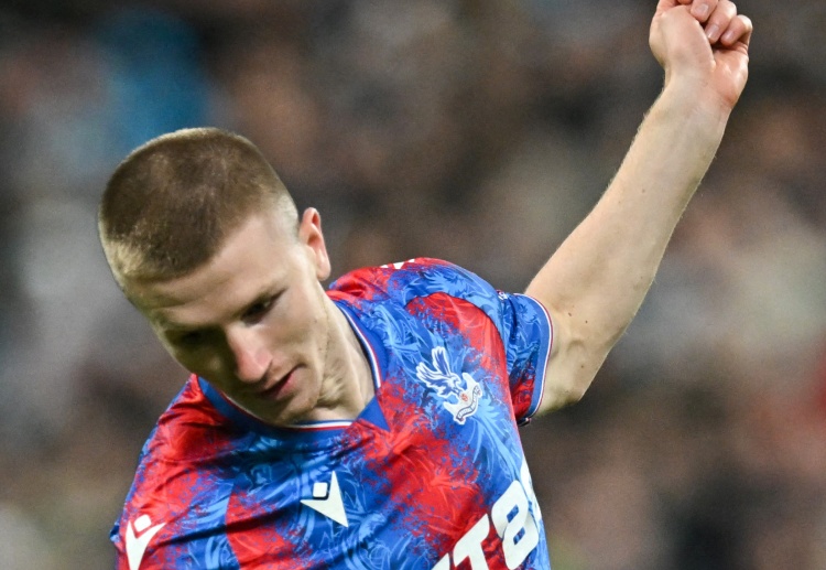 အသက် ၂၁ နှစ် အရွယ် အင်္ဂလန်သား ကိုတော့ ပရီးမီးယားလိဂ် ထိပ်သီးတွေ ဖြစ်တဲ့ လစ်ဗာပူးလ်နဲ့ မန်ချက်စတာယူနိုက်တက် တို့က စိတ်ဝင်စားလျက် ရှိနေပါတယ်။