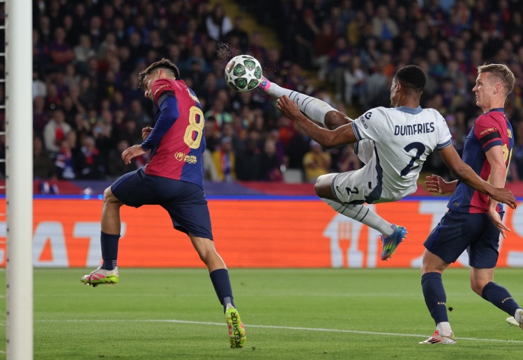 欧冠联赛 邓弗里斯双响炮，头球助国米第三次领先。