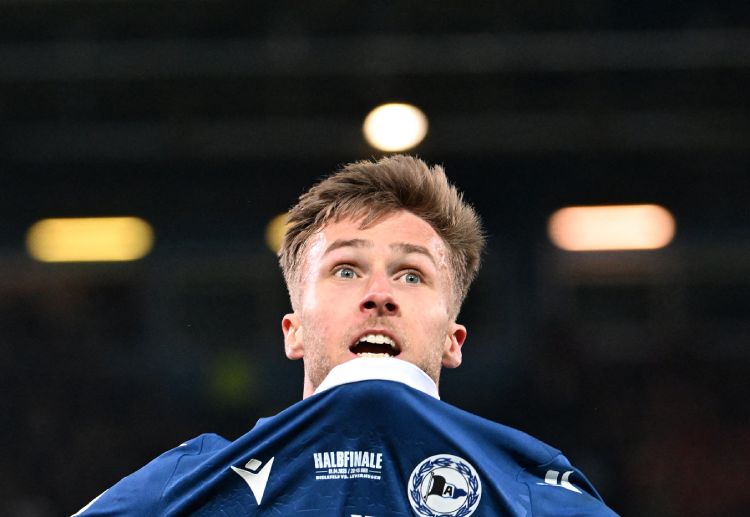 德国杯 比勒费尔德前场进攻由格罗多夫斯基操刀。