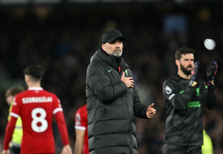 အလွန်ဆို ကတော့ သူ့ အနေနဲ့ ဒီနွေရာသီမှာ လာလီဂါ ကလပ်ကို ပြောင်းရွှေ့ ဖြစ်ခဲ့ရင် ကွင်းလယ် ကစားသမား ၂ ဦးနဲ့ နောက်ခံလူ ၁ ဦး ခေါ်ယူပေးဖို့ တောင်းဆိုဖွယ် ရှိနေပါတယ်။