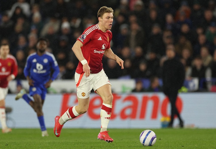 ဒီတိုက်စစ်မှူး ၂ ဦး နေရာမှာ အစားထိုးဖို့ အတွက် ပရီးမီးယားလိဂ် ကလပ်က လီယမ် ဒီလက်ပ်နဲ့ အန်တိုနီ ဆီမီညို တို့ကို ပစ်မှတ်ထားနေကြောင်း သိရပါတယ်။