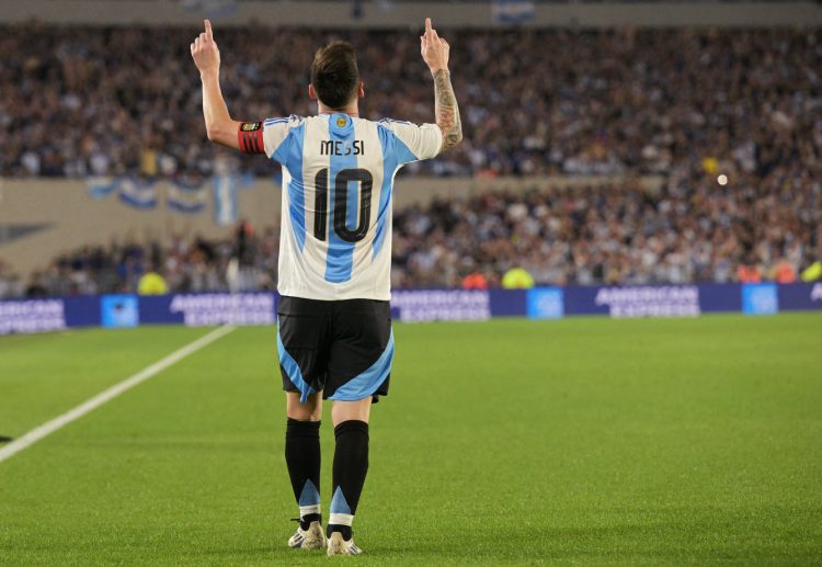 世界杯预选赛 阿根廷本轮阵容不整，梅西因伤继续缺阵。