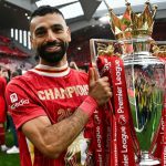 အသက် ၃၃ နှစ် အရွယ် ရှိပြီ ဖြစ်တဲ့ ဆာလာဟာ အွန်နရီနဲ့ အတူ ပရီးမီးယားလိဂ်မှာ ရွှေဖိနပ်ဆု ၄ ကြိမ် ရရှိထားသူ အဖြစ်လည်း မှတ်တမ်းဝင်ထားပြီး ဒီနှစ် အတွက် ဘယ်လွန်ဒေါ ရရှိဖို့ ရေပန်းစားနေတာလည်း ဖြစ်ပါတယ်။