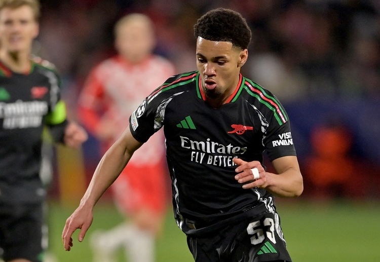 အသက် ၁၈ နှစ် အရွယ် အင်္ဂလန် ကွင်းလယ် တိုက်စစ် ကစားသမား အီသန် နွမ်နရီ ကတော့ ပရီးမီးယားလိဂ် ထိပ်သီး အာဆင်နယ်နဲ့ စာချုပ်သက်တမ်း တစ်နှစ်သာ ကျန်ရှိတော့သူ ဖြစ်ပါတယ်။