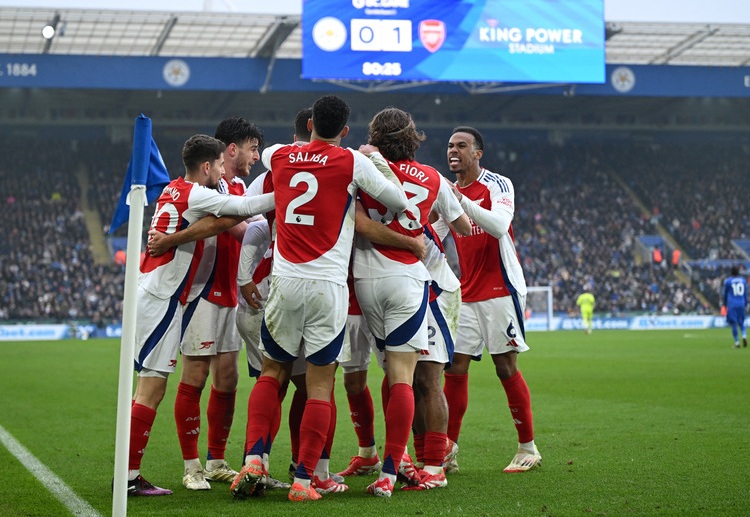 အဲဒီနောက် ဩဂုတ် ၁၇ ရက်နေ့ မှာတော့ ပရီးမီးယားလိဂ် ရာသီ အဖွင့် ပွဲစဉ် အဖြစ် မန်ချက်စတာယူနိုက်တက်နဲ့ ပွဲကြပ် စတင် ကစားရမှာ ဖြစ်ပါတယ်။