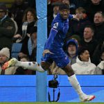 သူဟာ ပြီးခဲ့တဲ့ ရာသီက ပရီးမီးယားလိဂ်မှာ ၃၂ ပွဲ ကစားထားပြီး ၂၇ ပွဲက ပွဲထွက် ကစားသမား အဖြစ် စတင်ခဲ့တာပါ။