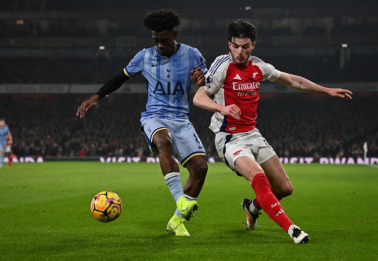 잉글랜드의 강팀 아스널과 토트넘이 홍콩에서 프리시즌 클럽 친선경기 맞대결을 펼친다.