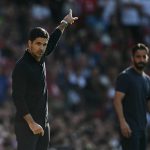 အာဆင်နယ်က မန်ချက်စတာယူနိုက်တက်ကို ခြေစွမ်းအသာမရခဲ့ပေမယ့် ရလဒ်ပိုင်း အသာရခဲ့တာကြောင့် ပရီးမီးယားလိဂ် အဖွင့်လှထားခဲ့ပါတယ်။