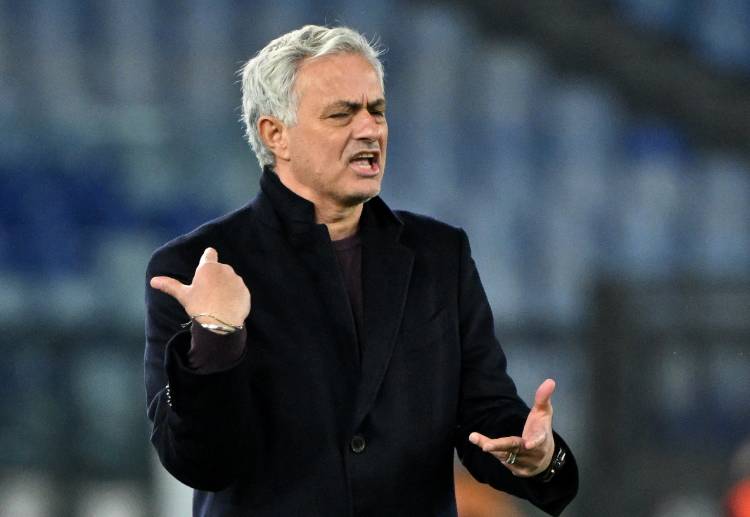 ပေါ်တူဂီ လူမျိုး နည်းပြကြီး မော်ရင်ဟို ကတော့ ချဲလ်ဆီးကို ၂ ကြိမ် တာဝန်ယူခဲ့ဖူးသလို ပရီးမီးယားလိဂ် ဖလား ၃ ကြိမ် အထိ ရယူနိုင်ခဲ့သူ ဖြစ်ပါတယ်။