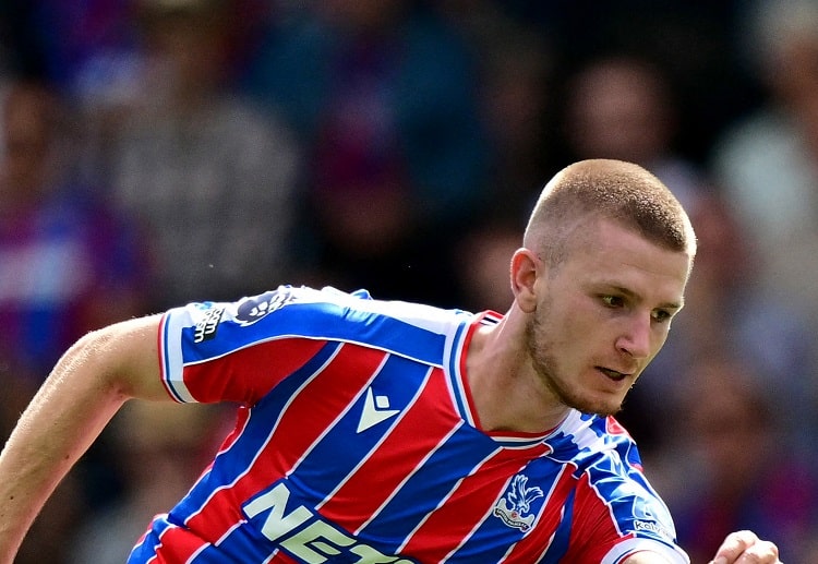 ဝှာတန် ကတော့ ပရီးမီးယားလိဂ် ကလပ် ခရစ္စတယ်ပဲလေ့စ်မှာ တောက်လျောက် ခြေစွမ်းပြနေပြီး လစ်ဗာပူးလ်၊ မန်ချက်စတာစီးတီးနဲ့ ရီးရဲလ်မက်ဒရစ် တို့ရဲ့ စိတ်ဝင်စားခြင်း ခံနေရသူ ဖြစ်ပါတယ်။