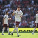 英超联赛 头球建功