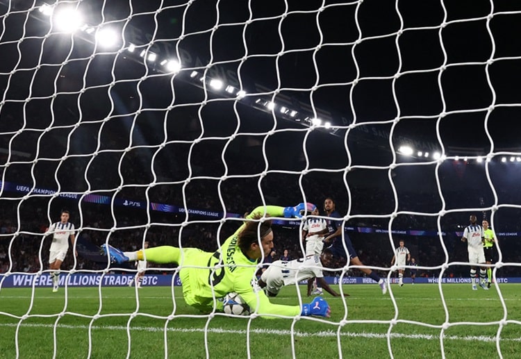 欧冠联赛 卡尔内塞基在比赛中多次扑救,表现出色