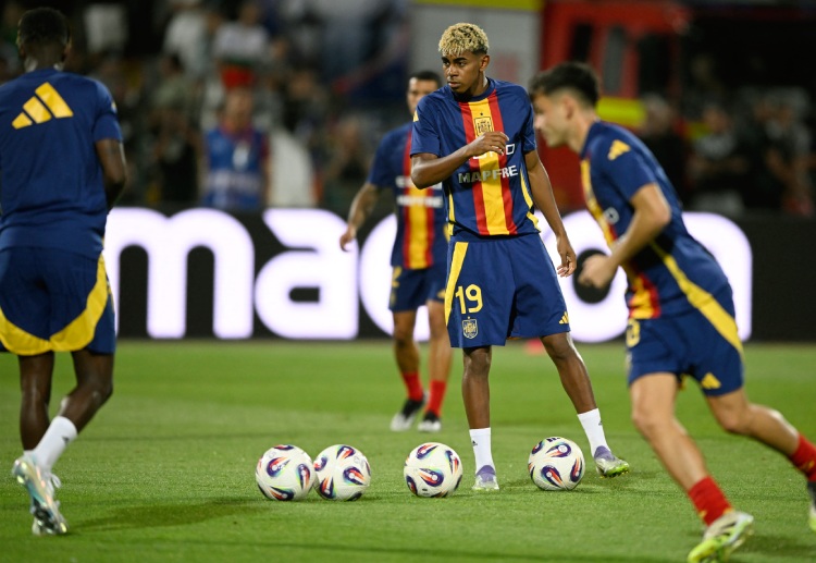 世界杯预选赛 登贝莱在下半场替补登场后，因伤退出比赛。