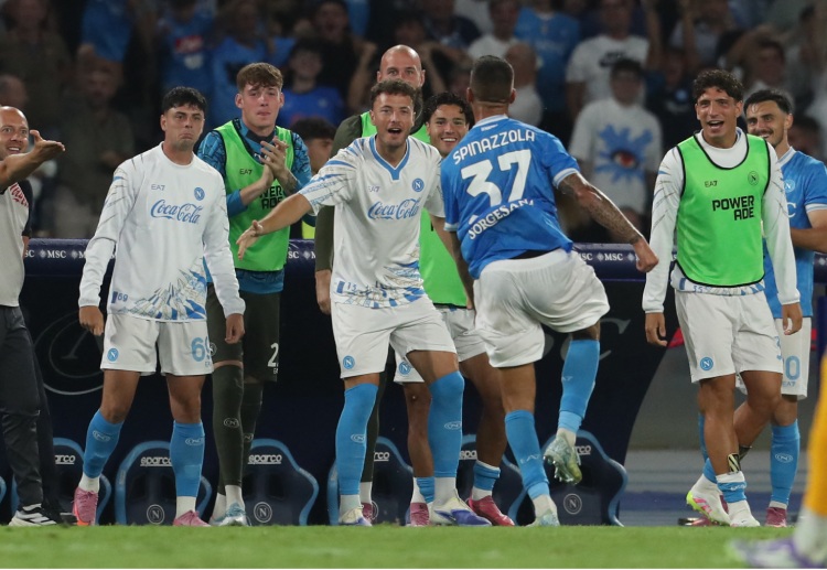 နာပိုလီဟာ ပြီးခဲ့တဲ့ စီးရီးအေ ပွဲမှာ ပီဆာကို အနိုင်ရရှိထားခဲ့သလို ရှေ့ပွဲတွေမှာလည်း ဆာဆူအိုလို၊ ကက်ဂလီယာရီနဲ့ ဖီအိုရင်တီးနား တို့ကို အနိုင်ယူထားခဲ့တာ ဖြစ်ပါတယ်။