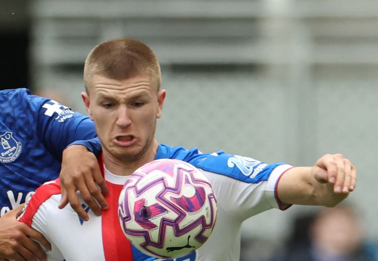 လစ်ဗာပူးလ် ကတော့ ပရီးမီးယားလိဂ် ပြိုင်ဘက် ခရစ္စတယ်ပဲလေ့စ် ကွင်းလယ်လူ အဒမ် ဝှာတန်ကို ယူရို သန်း ၆၀ နဲ့ ကမ်းလှမ်းဖို့ ရှိနေသလို အဆင်ပြေသွားဖို့ ရှိနေပါတယ်။