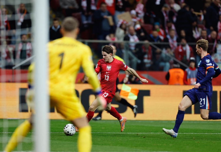 世界杯预选赛  卡明斯基高速前插形成单刀，冷静低射破门，为波兰先拔头筹。