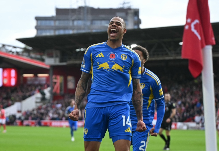 이날 리즈는 후반 23살 신성 모건 로저스에게 연속 실점하며 선제골을 지키지 못하고 역전패를 당했다.