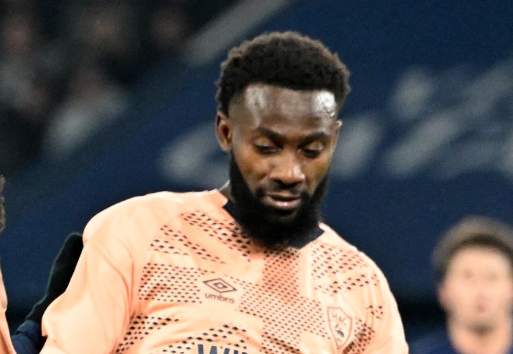 法甲联赛  苏马雷在第71分钟中柱，勒阿弗尔错过进球。