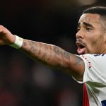 ဆွီဒင် တိုက်စစ်မှူးဟာ ပရီးမီးယားလိဂ် နောက်ဆုံး ၃ ပွဲမှာ အရန်ခုံ ထိုင်ခဲ့ရပြီး လူစားဝင် ကစားသမား အဖြစ်သာ ဝင်ကစားခွင့် ရရှိခဲ့တာ ဖြစ်ပါတယ်။