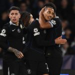 欧冠联赛 切尔西在客场以3比2逆转那不勒斯，成功晋级欧冠16强，全队欢庆胜利。