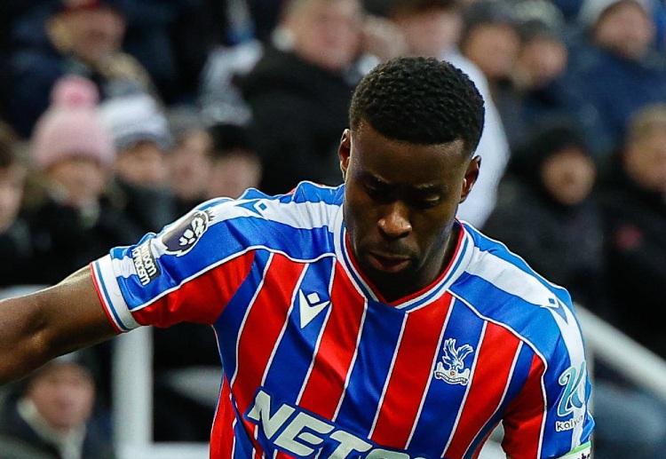 သတင်းတွေအရ ဆိုရင်တော့ ပရီးမီးယားလိဂ် ထိပ်သီး ကလပ်မှာ ဂူဟီက တစ်ပတ်လုပ်ခ ပေါင် ၃ သိန်း အထိ ရရှိသွားမယ်လို့ သိရပါတယ်။