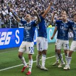 ကိုမိုဟာ အလိုင်းရန့်ဇ်ကွင်းမှာ ဂျူဗင်တပ်စ်ကို ၂-၀ ဂိုးနဲ့ အနိုင်ရခဲ့ပြီးနောက် စီးရီးအေ အမှတ်ပေးဇယား အဆင့် ၄ နေရာနဲ့ ၂ မှတ် အကွာကို ရောက်ရှိလာခဲ့ပါတယ်။