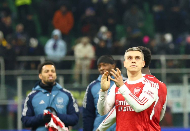 트로사르는 그라운드에 쓰러져 고통을 호소하다 결국 교체됐다.