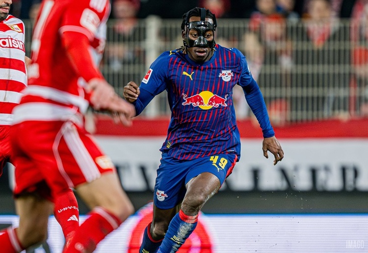 ဒီယိုမန်ဒီဟာ ၂၀၂၅-၂၀၂၆ ဘွန်ဒက်စ်လီဂါ ရာသီမှာ အကောင်းဆုံး ခြေစွမ်းပြနေတာကြောင့် ဘေယန်မြူးနစ်ရဲ့ အာရုံစိုက်မှု ကိုလည်း ရရှိထားပါတယ်။