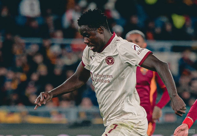 欧洲联赛  中日德兰队中射手弗兰库利诺因膝伤缺席本场比赛。