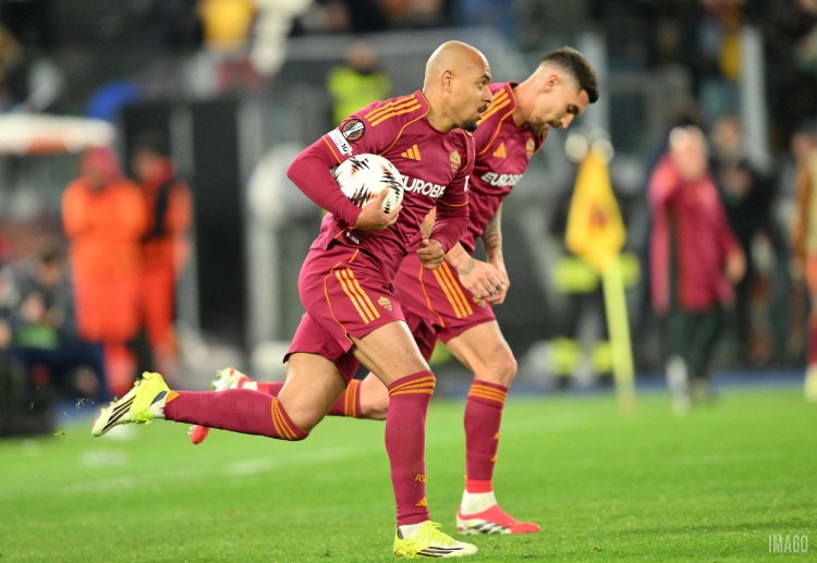 欧洲联赛  罗马球迷也见证了马伦的点球入网，将比分追至2比3，同时他以2026年8球成为本赛季意甲进球最多的球员。