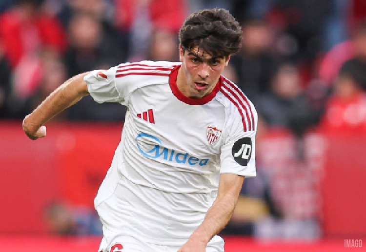 西甲联赛 胡安卢·桑切斯回归首发右后卫,稳固塞维利亚防守阵线。