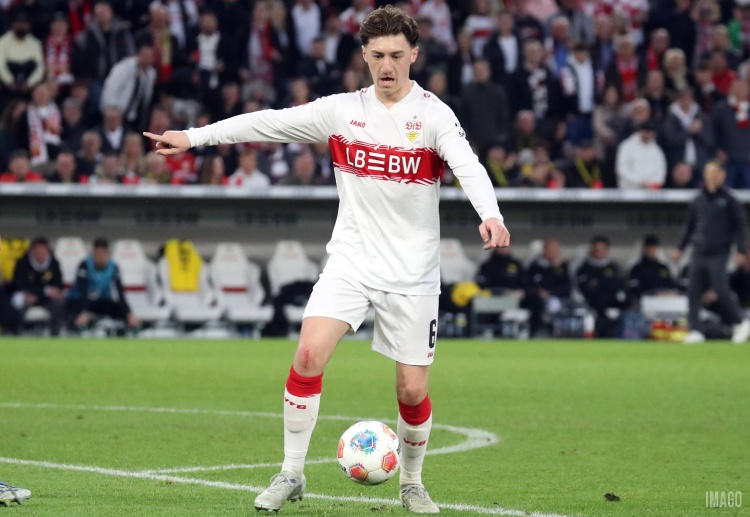 စတုဂတ် ကွင်းလယ်လူ အန်ဂျလို စတယ်လာကို ပရီးမီးယားလိဂ် ကလပ် မန်ချက်စတာယူနိုက်တက်နဲ့ လစ်ဗာပူးလ် တို့က အပြိုင် စောင့်ကြည့်နေကြပါတယ်။