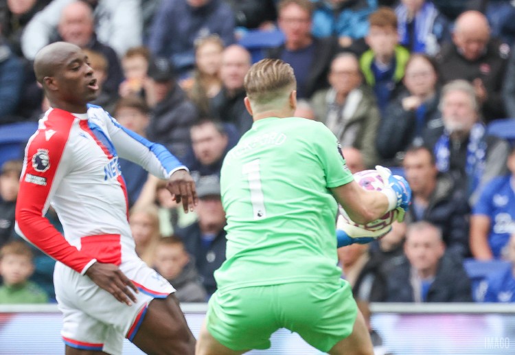 Jordan Pickford trains with Everton ahead of their Premier League meeting with Liverpool