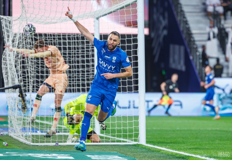 ကာရင်မ် ဘန်ဇီမာရဲ့ ပထမပိုင်း ဟက်ထရစ်ဂိုးနဲ့ အတူ အဲလ်ဟီလာက ၆-၀ နဲ့ အနိုင်ရရှိခဲ့တာ ဖြစ်ပြီး ဆော်ဒီပရိုလိဂ် ချန်ပီယံဆု အတွက် ဆက်လက် မျှော်လင့်နိုင်ဆဲ ဖြစ်ပါတယ်။