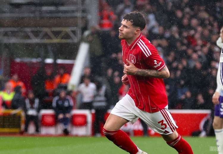 英超联赛 内科·威廉姆斯禁区外远射破门，帮助诺丁汉森林将比分扳为1比1。