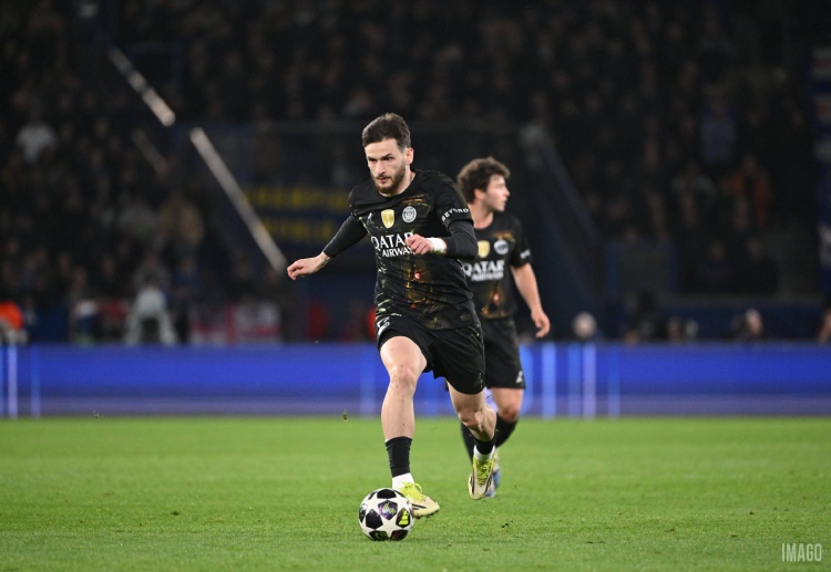 欧冠联赛 克瓦拉茨赫利亚目前背负黄牌压力,一旦再被警告,将无缘下一轮关键比赛。